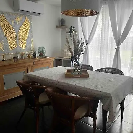 Maison Entre Terre Et Ferienhaus *